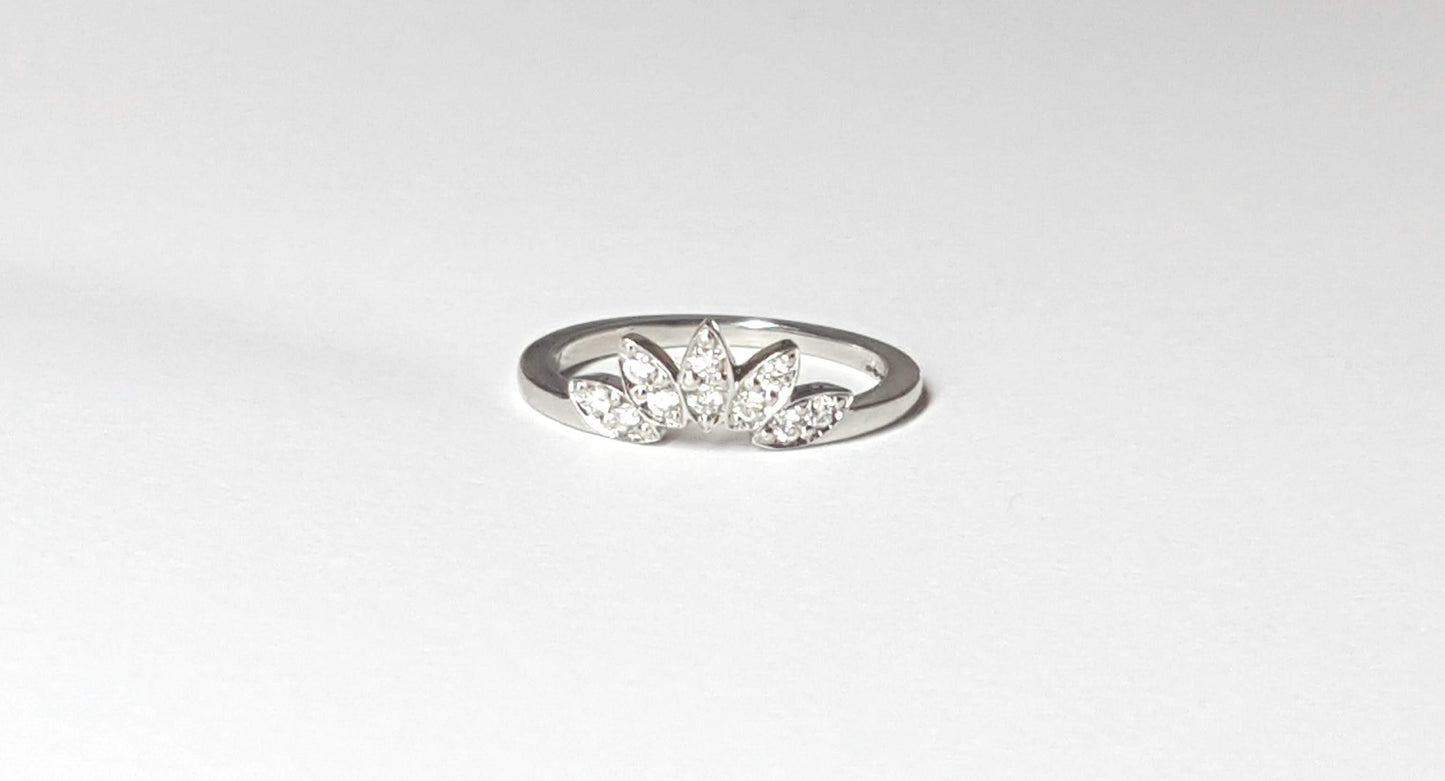 Botanical -Leaf Crown Wedding band